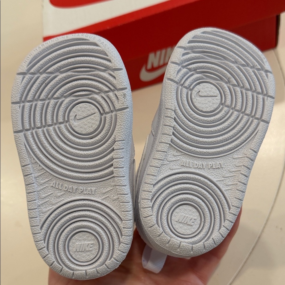 Nike Kids White Court Borough Velcro Sneakers 4c - Picture 8 of 8